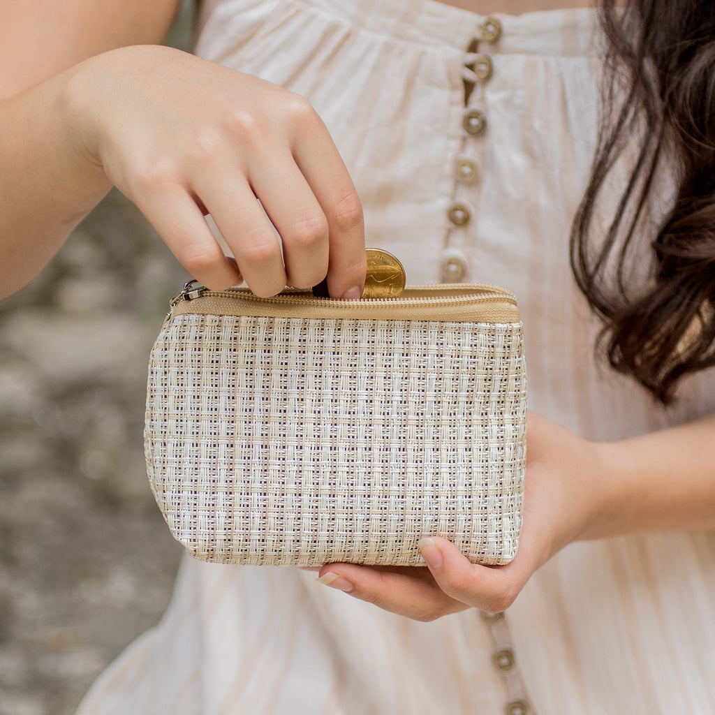 Costa Rican-Made Ecru Beige Coin Purse with Zipper Closure - Ecru Occasion