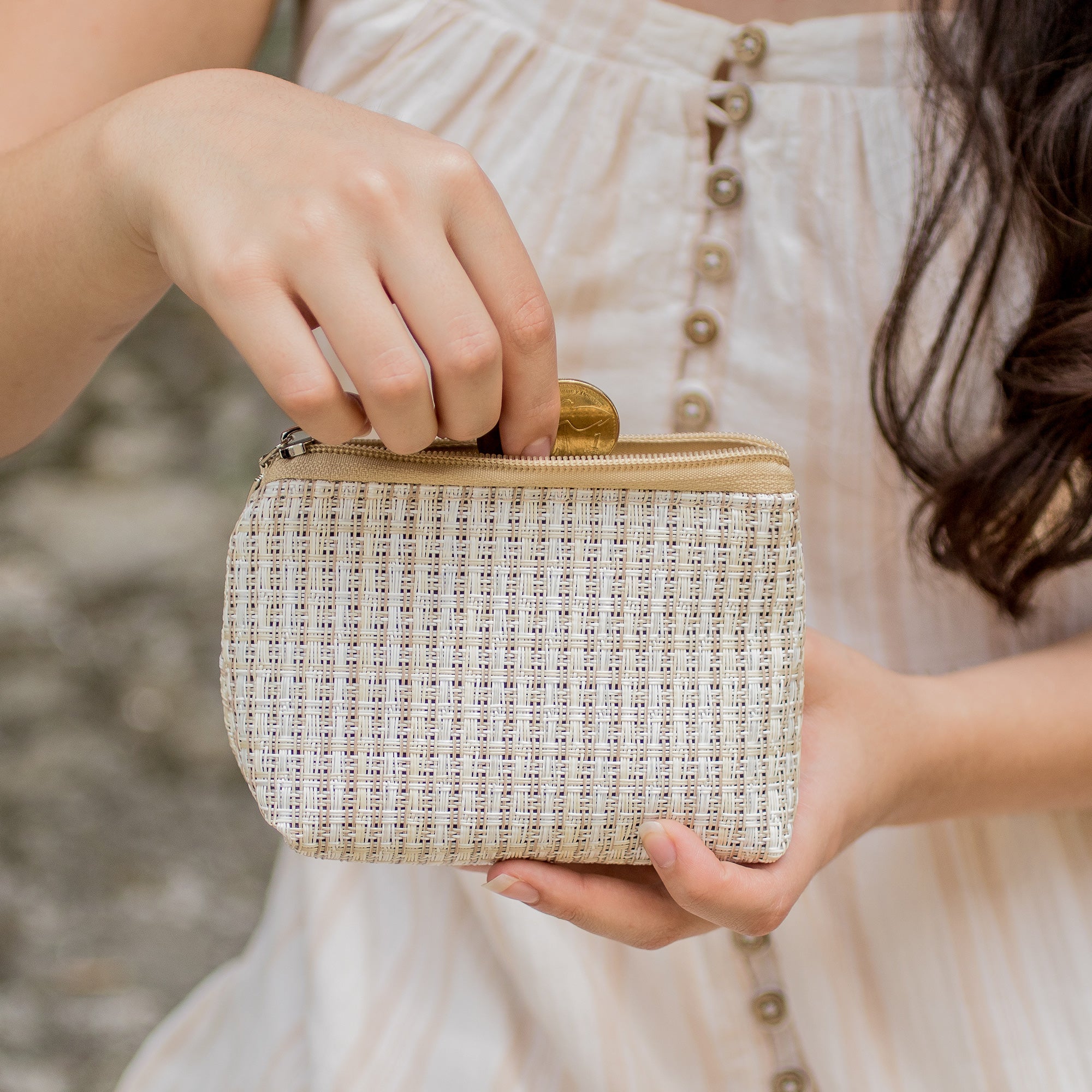 Costa Rican-Made Ecru Beige Coin Purse with Zipper Closure - Ecru Occasion